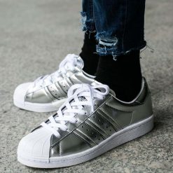 Buty adidas Superstar Boost Women "Silver Metallic" (BB2271). Czarne buty sportowe damskie marki Adidas, z kauczuku. Za 164,99 zł.