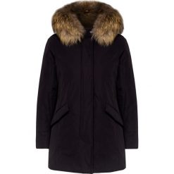 Parka WOOLRICH W'S LUXURY ARCTIC. Czarne kurtki damskie Woolrich, s, bez wzorów, z puchu. Za 3520,00 zł.