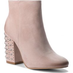 Botki CARINII - B4366 J60-000-000-C00. Czerwone buty zimowe damskie marki Carinii, z nubiku, na obcasie. W wyprzedaży za 249,00 zł.