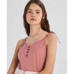 Top na wiązanych ramiączkach - Różowy. Różowe topy damskie Sinsay, s, bez wzorów, bez kołnierzyka. Za 19,99 zł.
