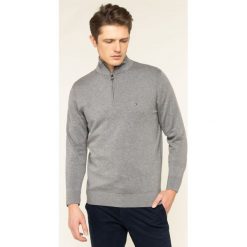 Sweter TOMMY HILFIGER Organic Cotton Silk MW0MW11658. Szare swetry męskie TOMMY HILFIGER, xxl, bez wzorów, z jedwabiu, klasyczne, z klasycznym kołnierzykiem, bez kaptura. W wyprzedaży za 369,00 zł.