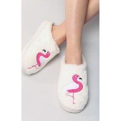 Beżowe Kapcie Mmy Pelican. Brązowe kapcie damskie other, z materiału. Za 39,99 zł.