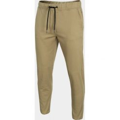 Spodnie miejskie męskie SPMC600 - khaki - Outhorn. Brązowe spodnie męskie Outhorn, m, bez wzorów. Za 129,99 zł.