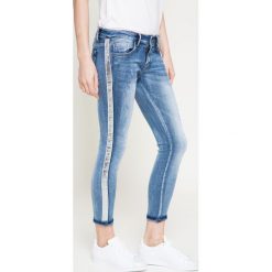 Answear - Jeansy By the way. Niebieskie jeansy damskie marki ANSWEAR, z elastanu, z obniżonym stanem. W wyprzedaży za 99,90 zł.