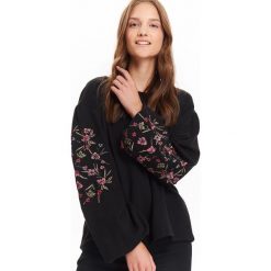 BLUZA NIEROZPINANA DAMSKA, LUŹNA, Z HAFTEM NA BUFIASTYCH RĘKAWACH. Czarne bluzy damskie Top Secret, na lato, z haftami, z dzianiny, bez rękawów, bez kaptura. W wyprzedaży za 39,99 zł.