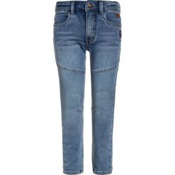 LEGO Wear ICONIC CONSTRUCT Jeansy Straight Leg light denim. Niebieskie spodnie chłopięce marki LEGO Wear. Za 169,00 zł.