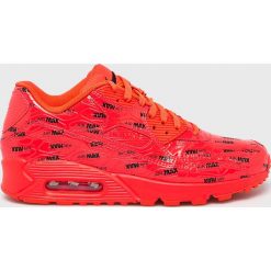 Nike Sportswear - Buty Air Max 90 Premium. Białe buty sportowe męskie marki Nike Sportswear, ze skóry, na sznurówki. W wyprzedaży za 529,90 zł.