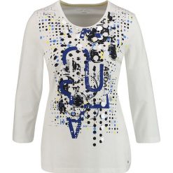 Koszulka w kolorze białym. Białe koszulki damskie Gerry Weber, z nadrukiem, z okrągłym kołnierzem, z długim rękawem. W wyprzedaży za 55,95 zł.