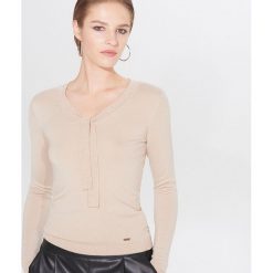 Sweter z błyszczącym wiązaniem - Beżowy. Brązowe swetry damskie Mohito, s, bez wzorów, bez rękawów, bez kaptura. W wyprzedaży za 39,99 zł.