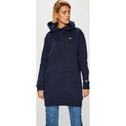 Tommy Jeans - Sukienka. Niebieskie sukienki damskie marki Tommy Jeans, na co dzień, s, bez wzorów, z elastanu, casualowe, z kapturem, bez rękawów, proste. Za 499,90 zł.