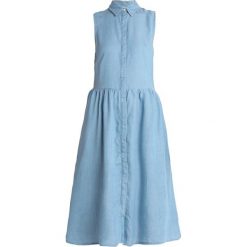 Selected Femme SFCHLOE DRESS Sukienka jeansowa light blue. Niebieskie sukienki marki Selected Femme, z jeansu. Za 379,00 zł.