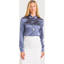 KOSZULA GRU JEDWABNA Max Mara Leisure. Szare koszule damskie Max Mara Leisure, na imprezę, bez wzorów, z elastanu, z włoskim kołnierzykiem, bez rękawów. Za 575,40 zł.