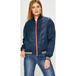 Tommy Jeans - Kurtka bomber. Niebieskie bomberki damskie marki Tommy Jeans, s, z poliesteru. Za 699,90 zł.