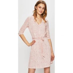 Vero Moda - Sukienka. Białe sukienki damskie Vero Moda, na co dzień, s, w grochy, z elastanu, casualowe, bez kołnierzyka, bez rękawów, mini, rozkloszowane. W wyprzedaży za 89,90 zł.