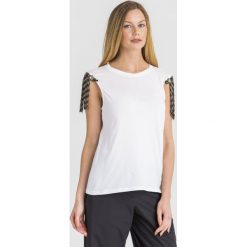 BLUZKA TWINSET. Białe bluzki damskie Twinset, s, z aplikacjami, z bawełny, z okrągłym kołnierzem, bez rękawów. Za 485,40 zł.