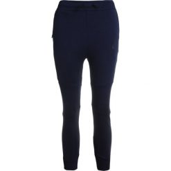 Nike Performance TECH PANT Spodnie treningowe obsidian/anthracite. Niebieskie spodnie chłopięce marki Nike Performance, z bawełny. W wyprzedaży za 209,30 zł.