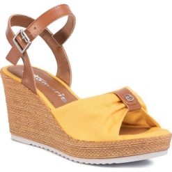 Sandały TAMARIS - 1-28341-24 Sun/Cognac 638. Żółte klapki damskie Tamaris, bez wzorów, ze skóry ekologicznej, bez obcasa, na obcasie. Za 209,00 zł.