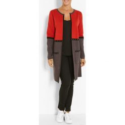 Kardigan w kolorze szaro-czerwonym. Szare swetry damskie Jacqueline Riu, bez wzorów. W wyprzedaży za 109,95 zł.