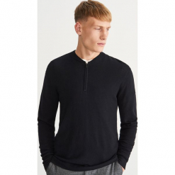 Sweter ze stójką - Czarny. Czarne swetry klasyczne męskie marki Reserved, l, ze stójką. Za 119,99 zł.