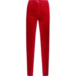 Spodnie MOTHER THE MID RISE DAZZLER ANKLE JEAN. Czerwone spodnie damskie Mother. Za 1300,00 zł.