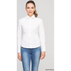 KOSZULA Z FALBANKAMI, K105 ECRU. Koszule damskie Pakamera, s, z aplikacjami, eleganckie, z okrągłym kołnierzem, bez rękawów. Za 119,00 zł.