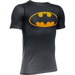 Under Armour Koszulka Dc Comics Baselayer Ss Black Sunbleached Ym. Czarne koszulki sportowe męskie marki Under Armour, m, z motywem z bajki, z tkaniny, na fitness i siłownię. W wyprzedaży za 109,00 zł.