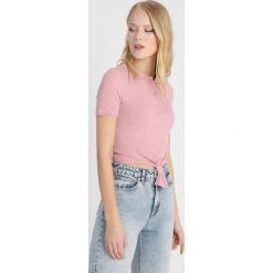 Lacoste LIVE Koszulka polo rose. Czerwone bluzki damskie marki Lacoste LIVE, xl, z elastanu, polo. W wyprzedaży za 375,20 zł.