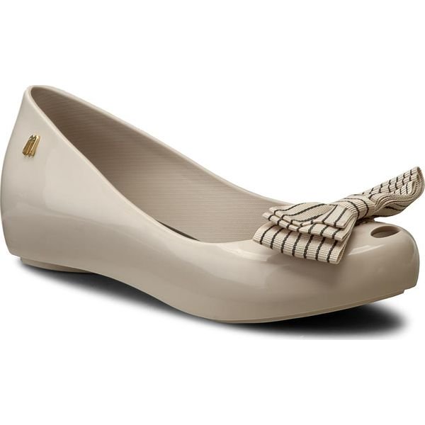 Baleriny MELISSA - Ultragirl Sweet XIII A 31955 Beige 01319. Brązowe baleriny damskie Melissa, bez wzorów, z tworzywa sztucznego, bez obcasa. W wyprzedaży za 219,00 zł.