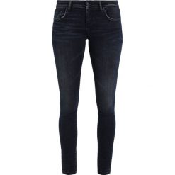 LTB CLARA Jeansy Slim Fit dark blue denim. Niebieskie rurki damskie marki LTB, z elastanu. Za 299,00 zł.