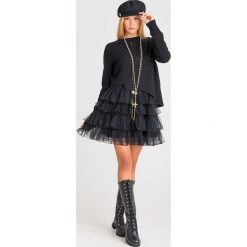 SUKIENKA PATRIZIA PEPE. Czarne sukienki damskie Patrizia Pepe, na imprezę, s, z aplikacjami, z wełny, z okrągłym kołnierzem, bez rękawów, mini, asymetryczne. Za 1289,00 zł.