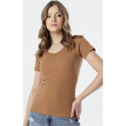 Brązowy T-shirt Blomsea. Pomarańczowe t-shirty damskie Born2be, s, bez wzorów, z dzianiny, sportowe, bez kołnierzyka. Za 39,99 zł.