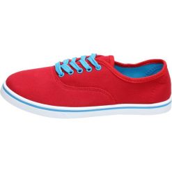 Tenisówki damskie WISHOT 32-037E RED. Czerwone trampki i tenisówki damskie Wishot, bez wzorów, z tkaniny, bez zapięcia. Za 40,00 zł.
