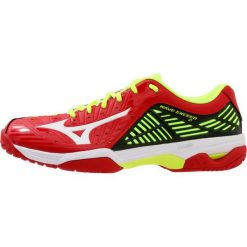Mizuno WAVE EXCEED 2 AC Obuwie do tenisa Outdoor mars red/white/safety yellow. Czerwone buty trekkingowe męskie marki Mizuno, z tworzywa sztucznego, outdoorowe, mizuno wave. W wyprzedaży za 407,20 zł.