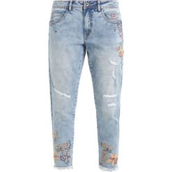 Boyfriendy damskie: Cream FLOWER BAILEY Jeansy Relaxed Fit light blue denim