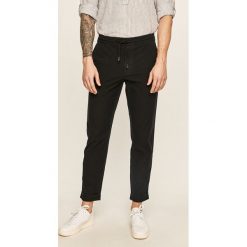 Tommy Hilfiger - Spodnie. Niebieskie spodnie męskie TOMMY HILFIGER, na co dzień, bez wzorów, z elastanu. Za 579,90 zł.