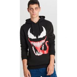 Bluza Venom - Czarny. Czarne bluzy męskie Cropp, s, bez wzorów, bez kołnierzyka, bez rękawów, bez kaptura. Za 129,99 zł.