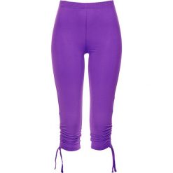 Legginsy rybaczki bonprix lila. Fioletowe spodnie damskie bonprix, bez wzorów. Za 49,99 zł.