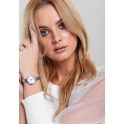 Srebrny Zegarek Syeda. Szare zegarki damskie Renee, srebrne. Za 49,99 zł.