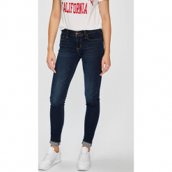 Levi's - Jeansy 710. Czerwone rurki damskie marki Levi's®, z elastanu. Za 399,90 zł.
