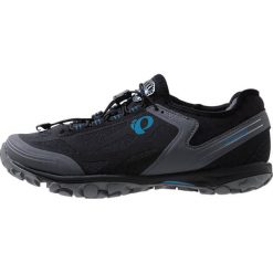 Pearl Izumi XALP JOURNEY Buty rowerowe black/shadow grey. Czarne buty skate męskie Pearl Izumi, z materiału, rowerowe. W wyprzedaży za 411,75 zł.