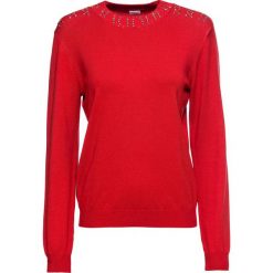 Sweter z połyskującymi kamieniami bonprix truskawkowy. Czerwone swetry damskie bonprix, z aplikacjami, bez rękawów, bez kaptura. Za 99,99 zł.