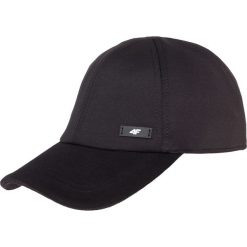 Czapka męska CAM003 - głęboka czerń. Czarne czapki z daszkiem męskie marki 4f, na lato, w paski, z materiału. Za 39,99 zł.