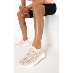 Różowe Sneakersy Acanos. Różowe sneakersy damskie Born2be. W wyprzedaży za 79,99 zł.