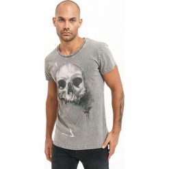T-shirt w kolorze jasnoszarym. Szare t-shirty męskie True Prodigy, m, z nadrukiem, z bawełny, z okrągłym kołnierzem. W wyprzedaży za 59,95 zł.