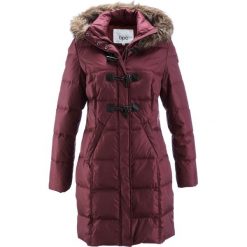 Płaszcz pikowany (lekki puch) bonprix czerwony klonowy. Czerwone płaszcze damskie bonprix, bez wzorów, z puchu. Za 269,99 zł.