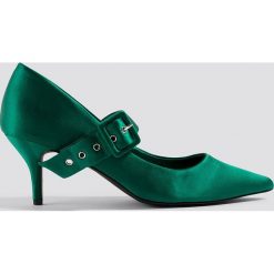 NA-KD Shoes Satynowe czółenka z klamrą - Green. Zielone buty ślubne damskie NA-KD Shoes, z nadrukiem, z satyny, na niskim obcasie, na obcasie. W wyprzedaży za 113,37 zł.