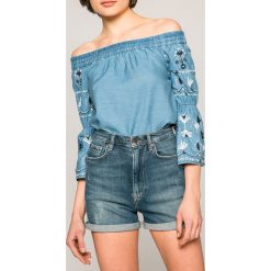 Pepe Jeans - Szorty Betty. Niebieskie szorty damskie marki Pepe Jeans, bez wzorów, z elastanu, casualowe, z podwyższonym stanem. W wyprzedaży za 219,90 zł.
