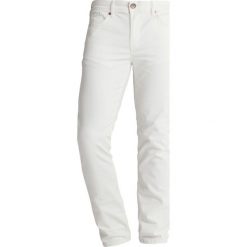 Petrol Industries SPRINGFIELD Jeansy Slim Fit chalk white. Białe rurki męskie Petrol Industries. Za 299,00 zł.