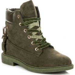 Zamszowe workery wiązane wstążką ISABELLE. Żółte botki damskie marki Ideal Shoes, z zamszu, bez obcasa, bez zapięcia. Za 133,90 zł.
