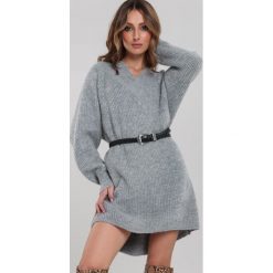 Szara Sukienka Navarro. Szare sukienki damskie Renee, uniwersalny, w paski, z dzianiny, z asymetrycznym kołnierzem, bez rękawów, długie, mini, asymetryczne. Za 169,99 zł.